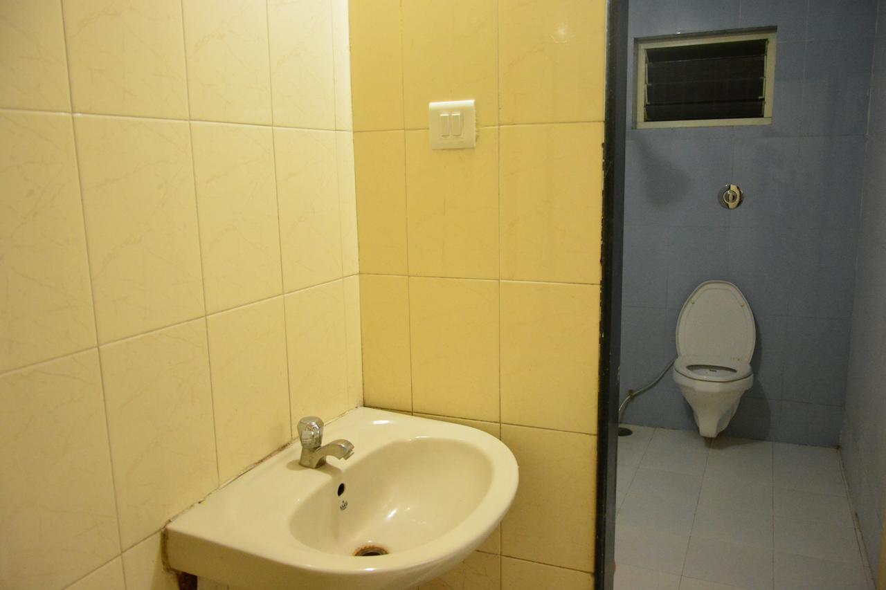 שירדי Hotel Madhava מראה חיצוני תמונה