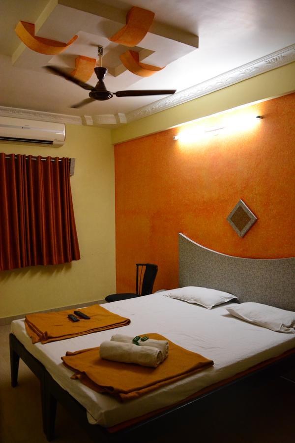 שירדי Hotel Madhava מראה חיצוני תמונה