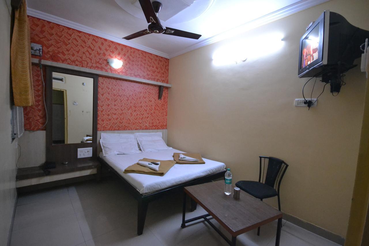שירדי Hotel Madhava מראה חיצוני תמונה