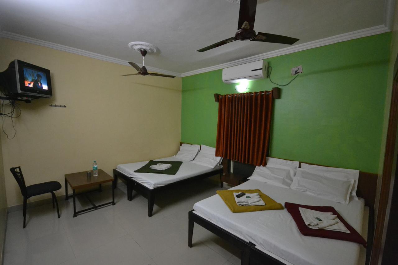 שירדי Hotel Madhava מראה חיצוני תמונה