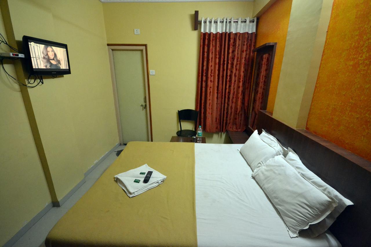 שירדי Hotel Madhava מראה חיצוני תמונה