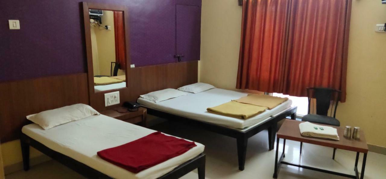 שירדי Hotel Madhava מראה חיצוני תמונה